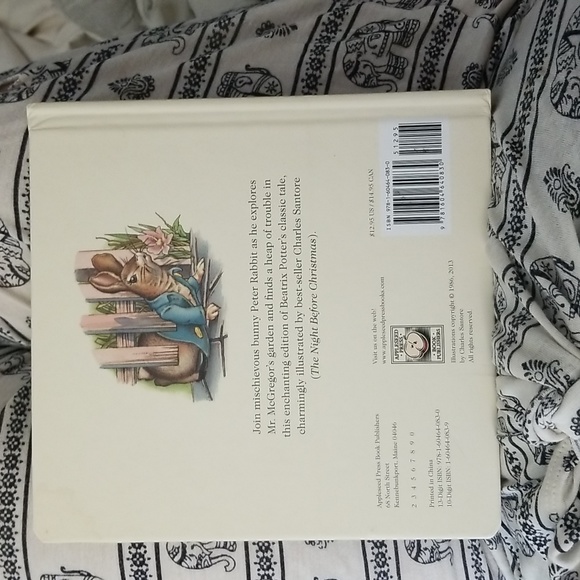 The Classic Tale of Peter The Rabbit by Beatrix Potter Illustrated by Charles Sa - Picture 4 of 8